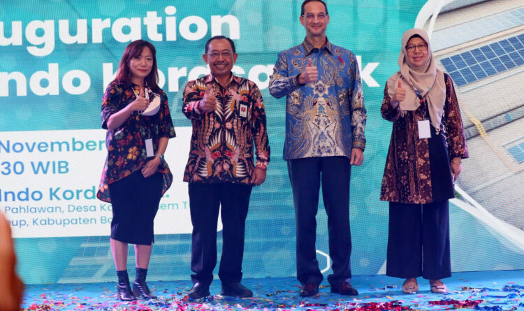 PT Indo Kordsa Tbk (Indo Kordsa) bersama TotalEnergies meresmikan pengoperasian Pembangkit Listrik Tenaga Surya (PLTS) Atap