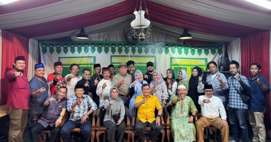 Bang Azran Silaturahmi dengan Penggiat Kesenian Betawi di Posko Ciracas, Jakarta Timur