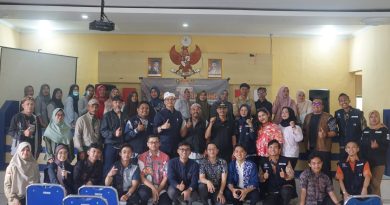 MAHASISWA PASCASARJANA POLTEKPAR NHI BANDUNG PERKUAT KAPASITAS DIGITAL UMKM DESA WISATA CIPADA