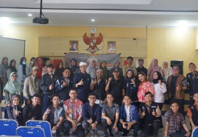 MAHASISWA PASCASARJANA POLTEKPAR NHI BANDUNG PERKUAT KAPASITAS DIGITAL UMKM DESA WISATA CIPADA