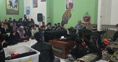 DALANG CILIK ADEN AZKA ASSTROBERI PUTRA PUKAU PARA SANTRI DI MILAD KE-13 PESANTREN AL KASYAF