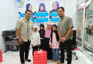 BRI BO Gatot Subroto Tebar 90 Paket Jumat Berkah ke Panti Asuhan Khoirul Ittihad Jakarta