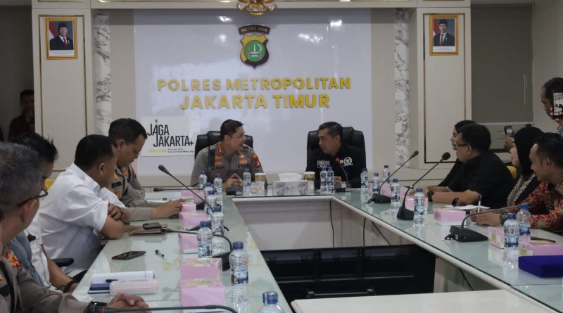 Reses ke Polres Jaktim, Bang Azran: Penguatan Perlindungan HAM Harus Berjalan Seiring dengan Penegakan Hukum