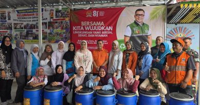 Serahkan Bantuan Kebersihan, Bang Azran Dorong Warga Perkuat Budaya Pilah Sampah dari Rumah