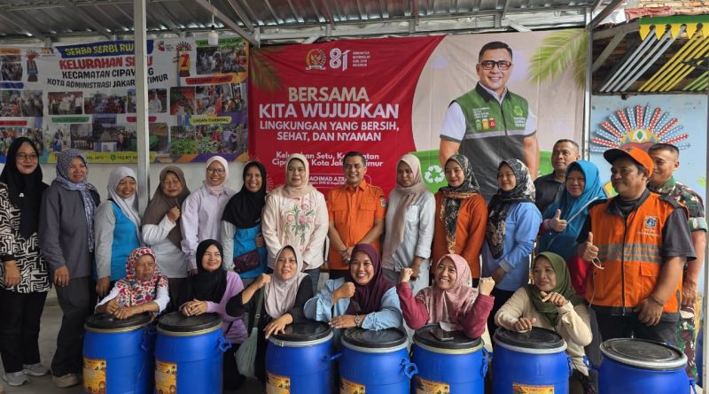 Serahkan Bantuan Kebersihan, Bang Azran Dorong Warga Perkuat Budaya Pilah Sampah dari Rumah