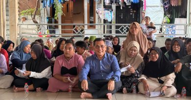 Tak Lupakan Pemilih, Bang Azran Salurkan Ratusan Paket Sembako untuk Warga Kali Mati, Cakung