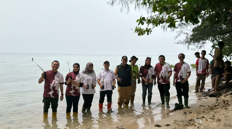 Tepati Janji Tanam Ribuan Mangrove, Bang Azran Dukung Kebangkitan Pariwisata Pulau Tidung dan Kepulauan Seribu